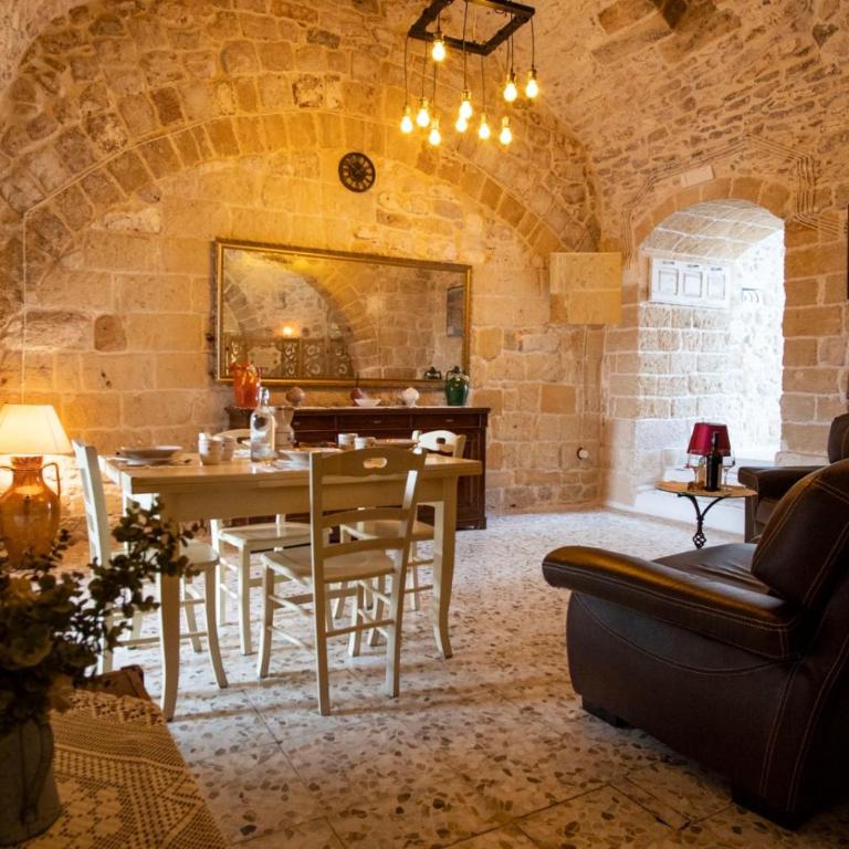 DOMUS CESARE - dimora storica totalmente in pietra nel cuore del centro storico con cabina doccia pietra in camera e zona relax esterna-historic residence entirely made of stone in the heart of the historic center with stone shower cabin in the room - Casa Vacanze - 39