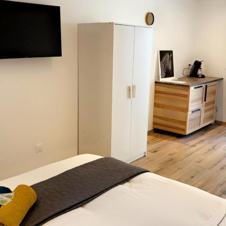 Chambre le Petit Olivier - Chambre Double avec Salle de Bains Privative - 4