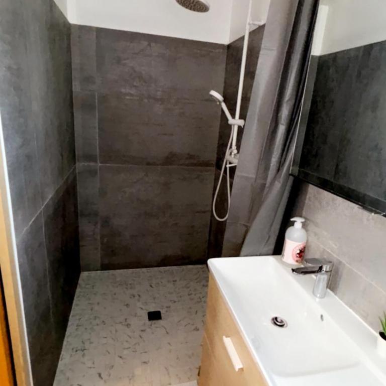 Chambre le Petit Olivier - Chambre Double avec Salle de Bains Privative - 14