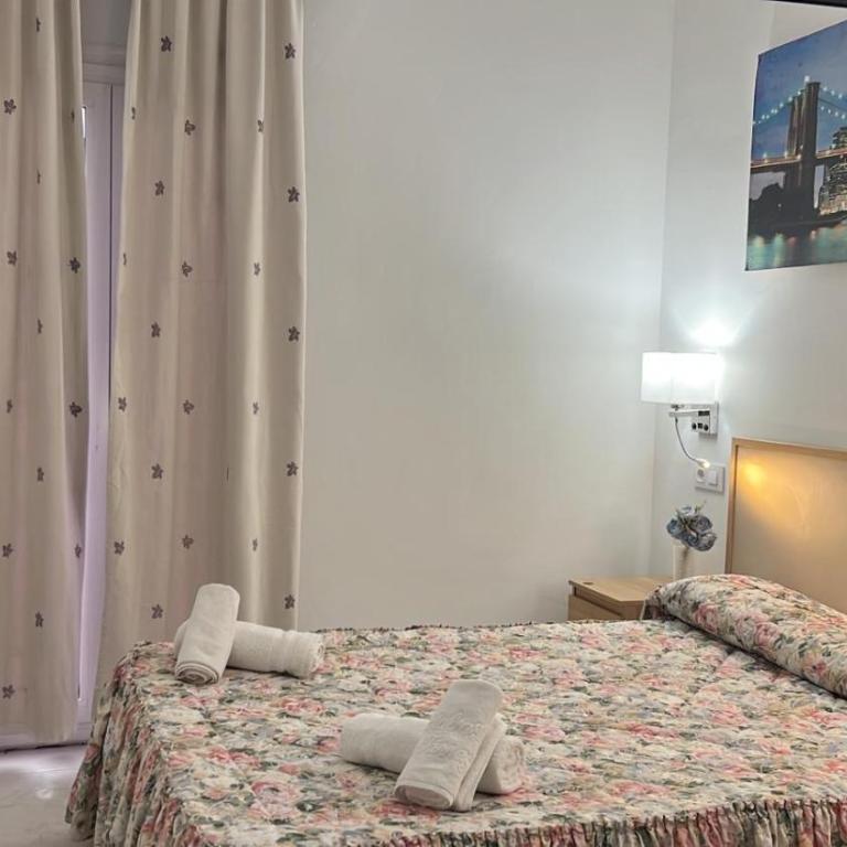 Hostal Alhambra Tarragona - Habitación Doble con baño privado - 4