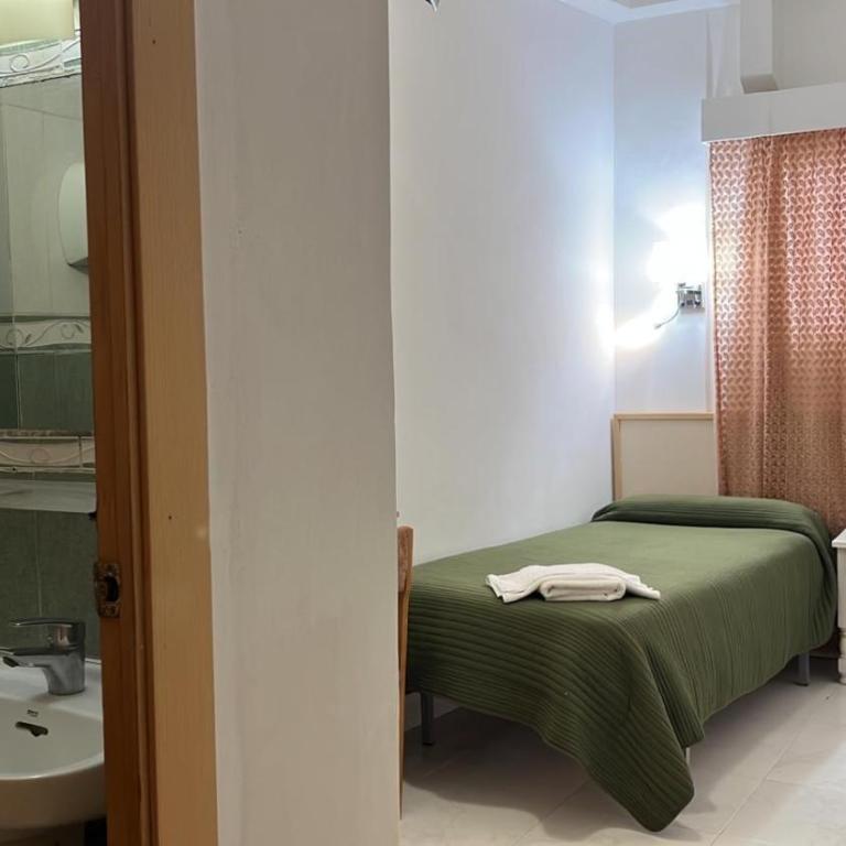 Hostal Alhambra Tarragona - Habitación Individual con bañera - 4