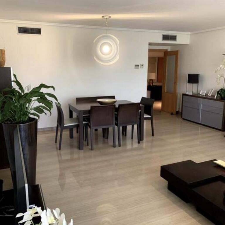 Art and Sciences view luxury apartment - Three-Bedroom Apartment - 11