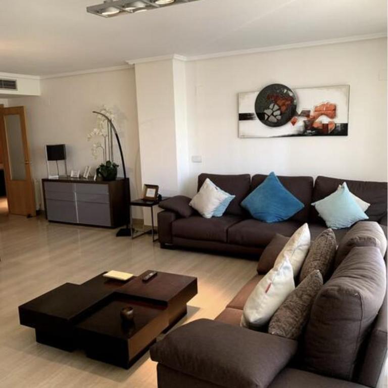 Art and Sciences view luxury apartment - Three-Bedroom Apartment - 15