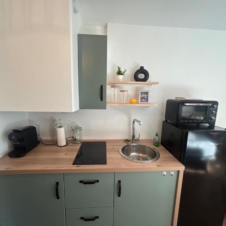Superbe studio port Fréjus 2 - 800m de la plage - Studio Apartment with Balcony - 11