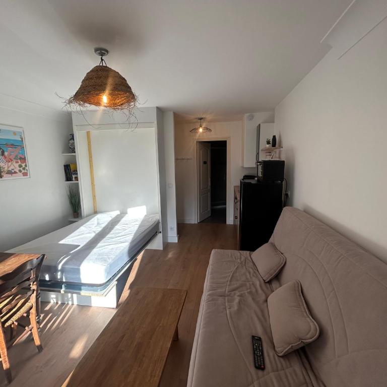 Superbe studio port Fréjus 2 - 800m de la plage - Studio Apartment with Balcony - 5