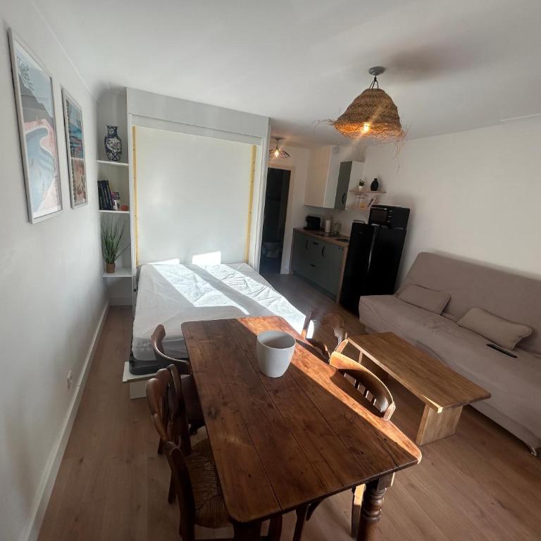 Superbe studio port Fréjus 2 - 800m de la plage - Studio Apartment with Balcony - 7
