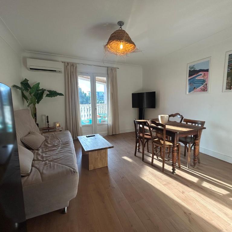 Superbe studio port Fréjus 2 - 800m de la plage - Studio Apartment with Balcony - 1