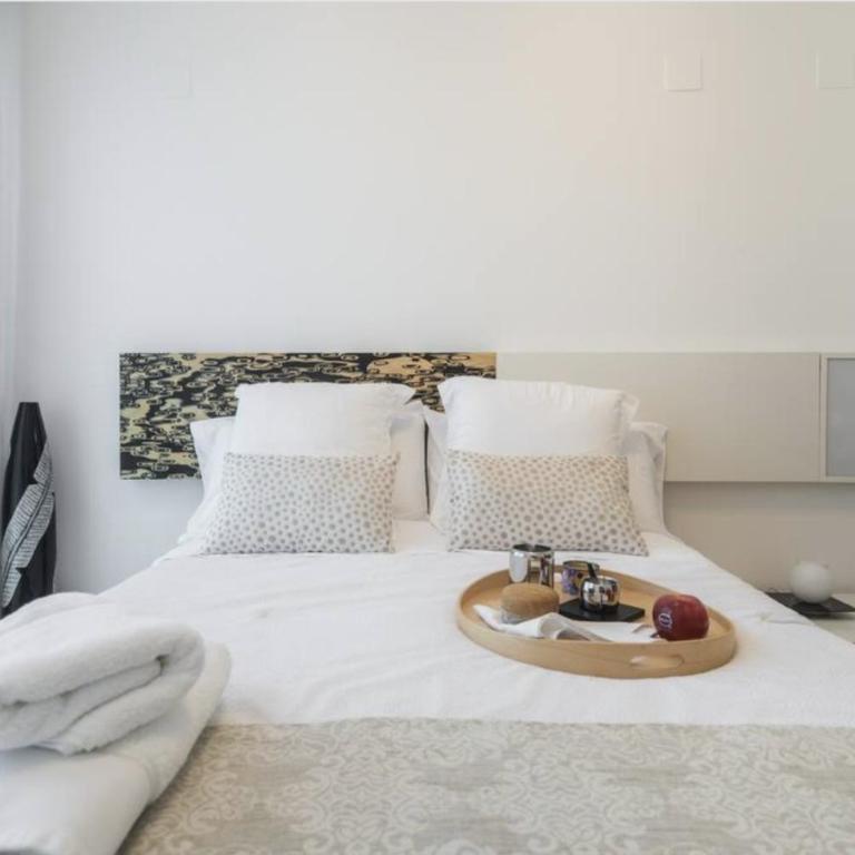 Art and Sciences view luxury apartment - Three-Bedroom Apartment - 24