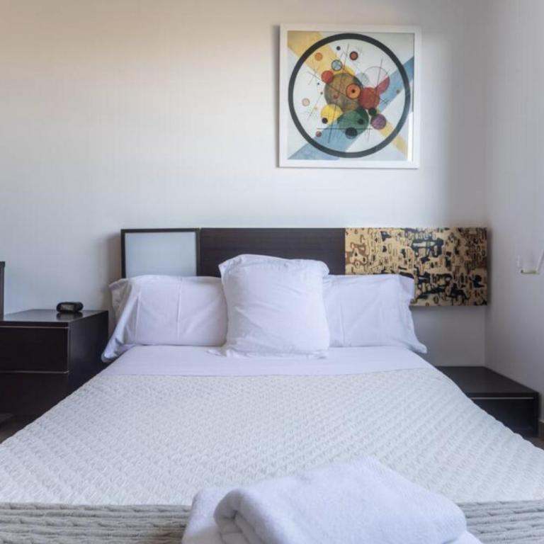 Art and Sciences view luxury apartment - Three-Bedroom Apartment - 35