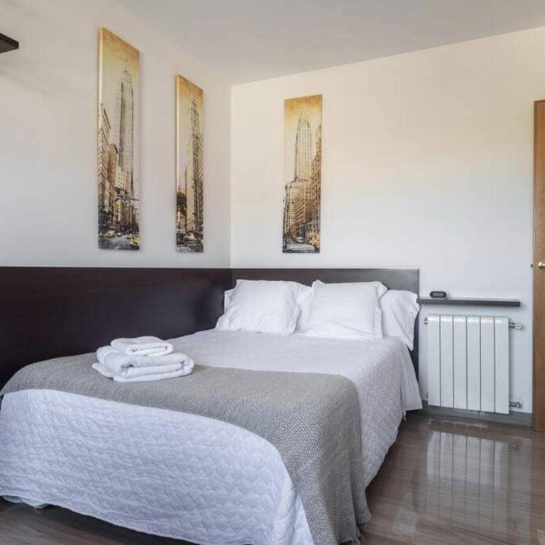Art and Sciences view luxury apartment - Three-Bedroom Apartment - 41