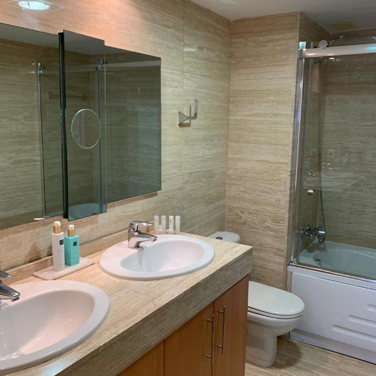 Art and Sciences view luxury apartment - Three-Bedroom Apartment - 29
