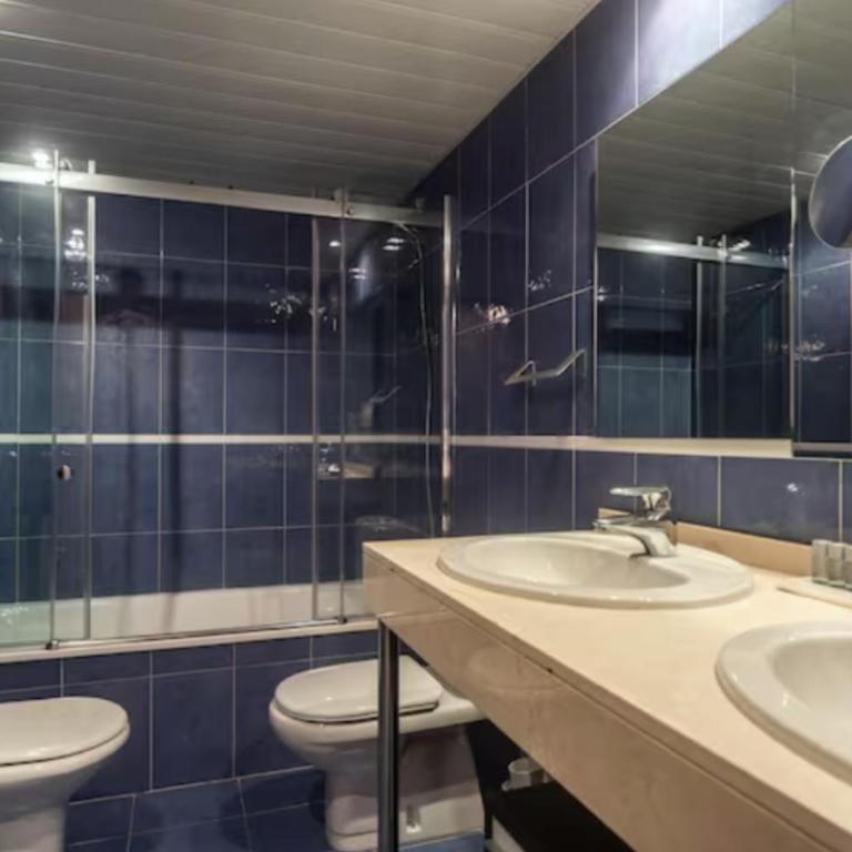 Art and Sciences view luxury apartment - Three-Bedroom Apartment - 44