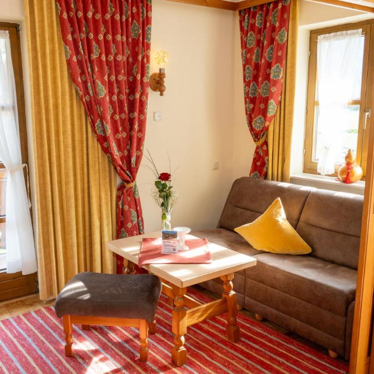Bauernhofhotel "die Unterbergerin" - Zimmer mit Frühstück und Ferienwohnungen in Gastein mit GRATIS Thermeneintritt - Junior Suite mit Balkon - 3