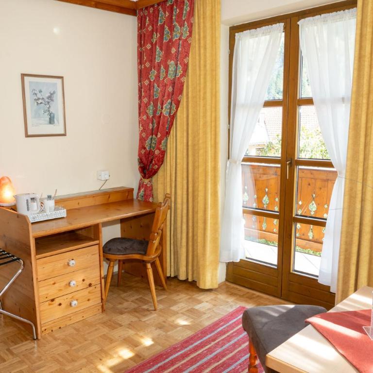 Bauernhofhotel "die Unterbergerin" - Zimmer mit Frühstück und Ferienwohnungen in Gastein mit GRATIS Thermeneintritt - Junior Suite mit Balkon - 4