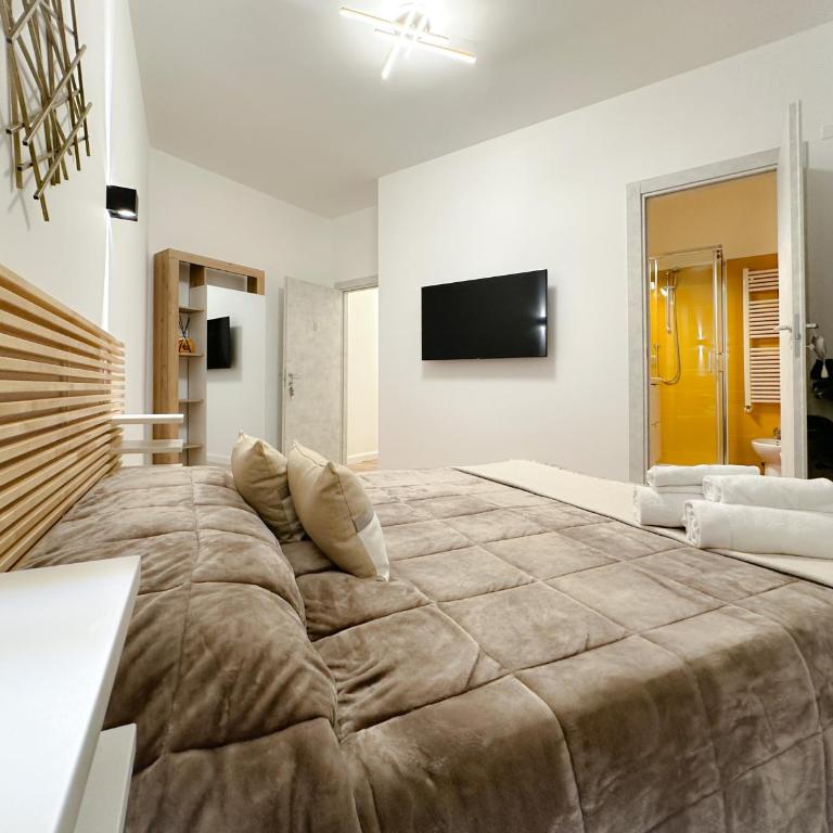 Colosseum Luxury Guest House - Camera Tripla Comfort con Doccia - 14