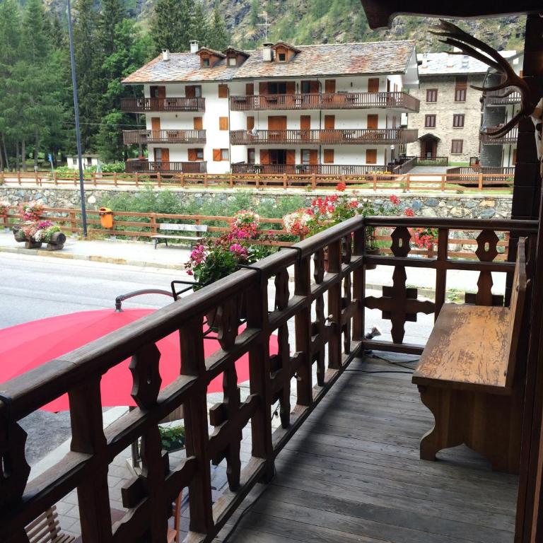 B&B Gressoney - Camera Matrimoniale con Balcone - 3