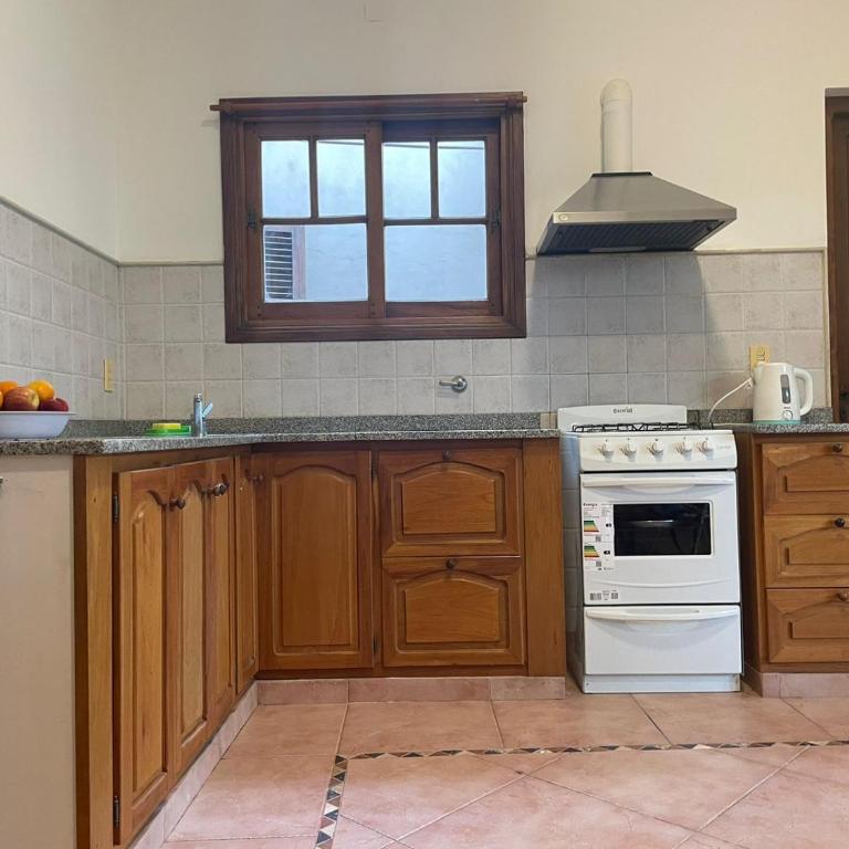 Tranquilidad en Bragado - Four-Bedroom House - 7