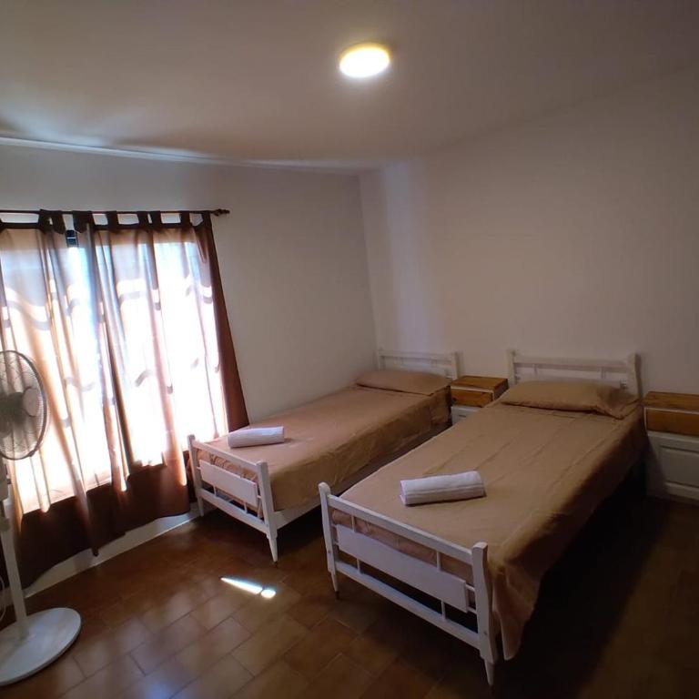 Cálida Casa - 2 Hab - centro MG -15 min Ezeiza - Casa de 2 dormitorios - 8