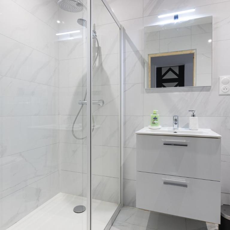 Deluxe studio tout équipé - hyper centre historique - One-Bedroom Apartment - 7