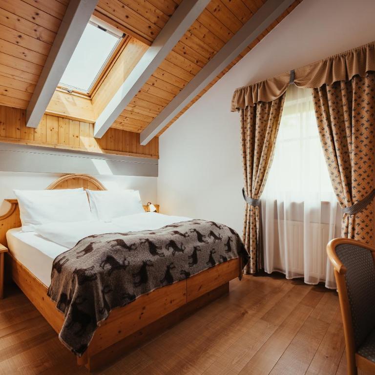 Hotel Alpenrose - Camera Familiare con Bagno in Comune - 8