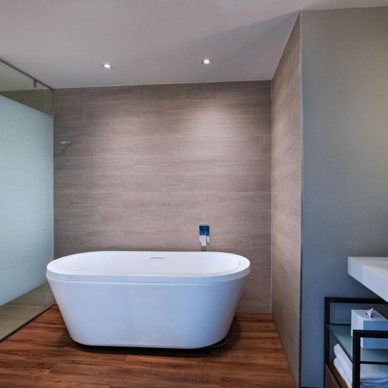 AC Hotel by Marriott Santa Fe - Suite Deluxe con bañera de hidromasaje - 2