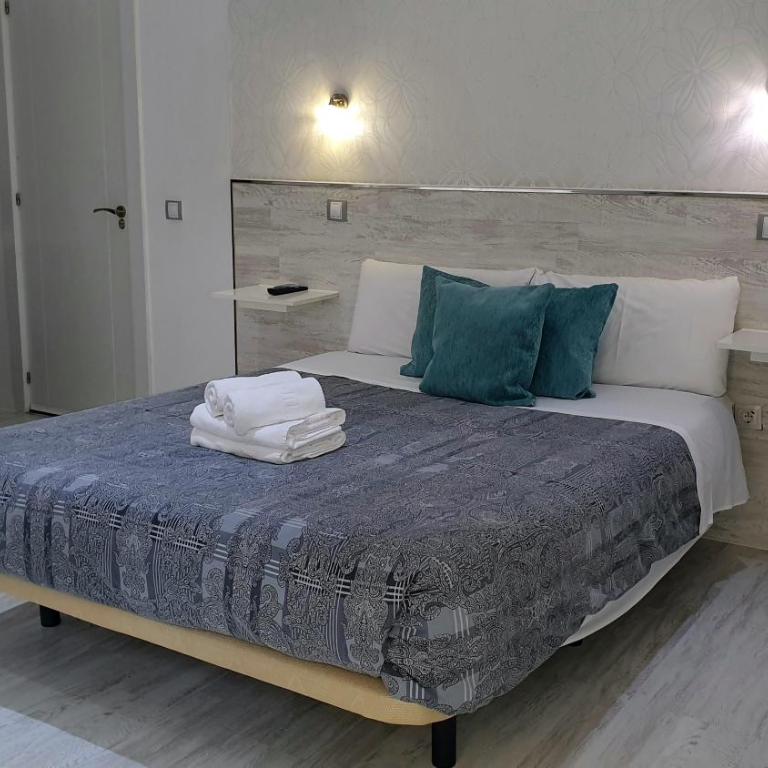 Hostal Met Madrid - Superior Double Room - 9