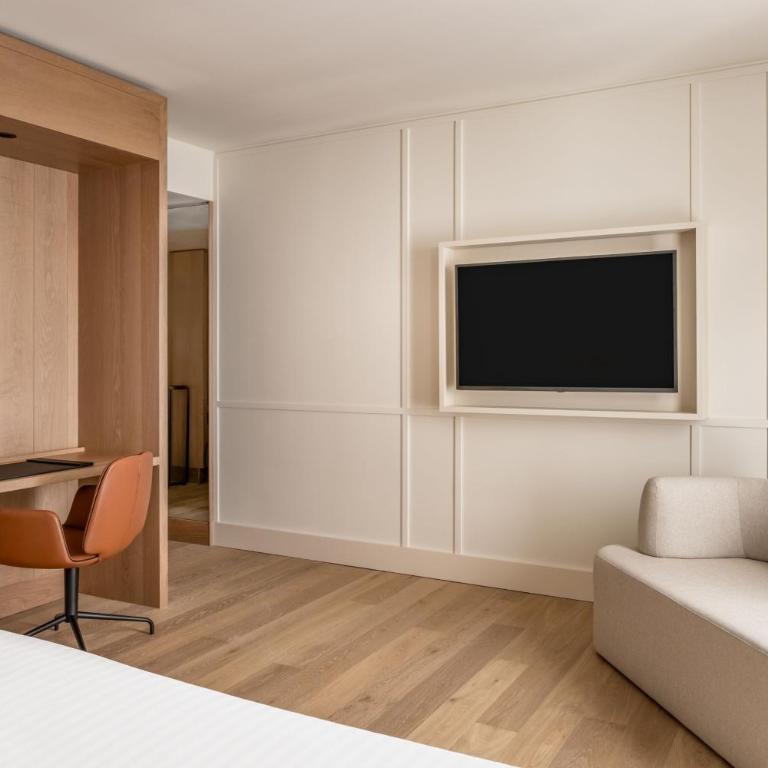 Munich Marriott Hotel City West - Großes Premium Zimmer – Zugang zur M Club Lounge - 3