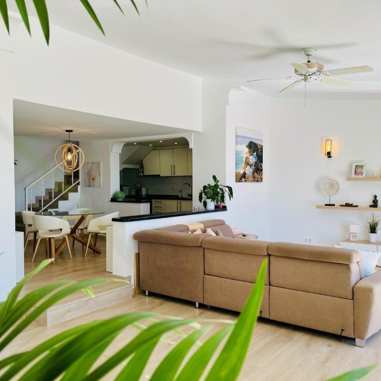 Luxury Villa with sea view, private jacuzzi & heated pool - Villa - 18