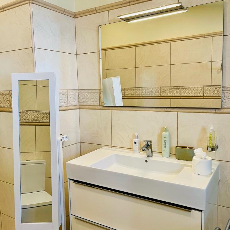 Luxury Villa with sea view, private jacuzzi & heated pool - Villa - 31