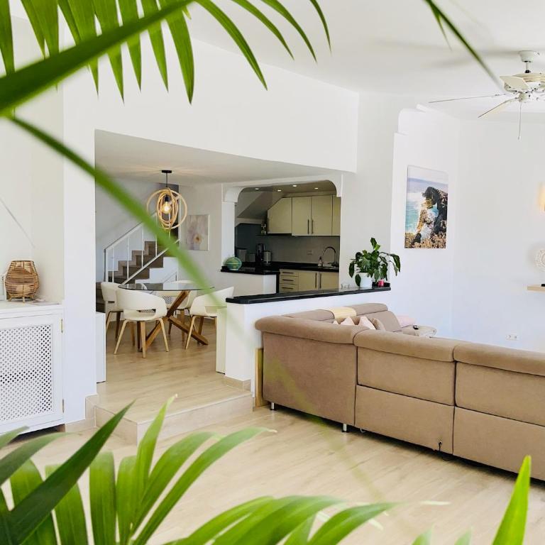 Luxury Villa with sea view, private jacuzzi & heated pool - Villa - 10