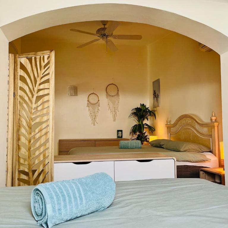 Luxury Villa with sea view, private jacuzzi & heated pool - Villa - 29
