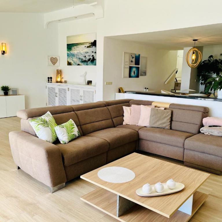 Luxury Villa with sea view, private jacuzzi & heated pool - Villa - 11