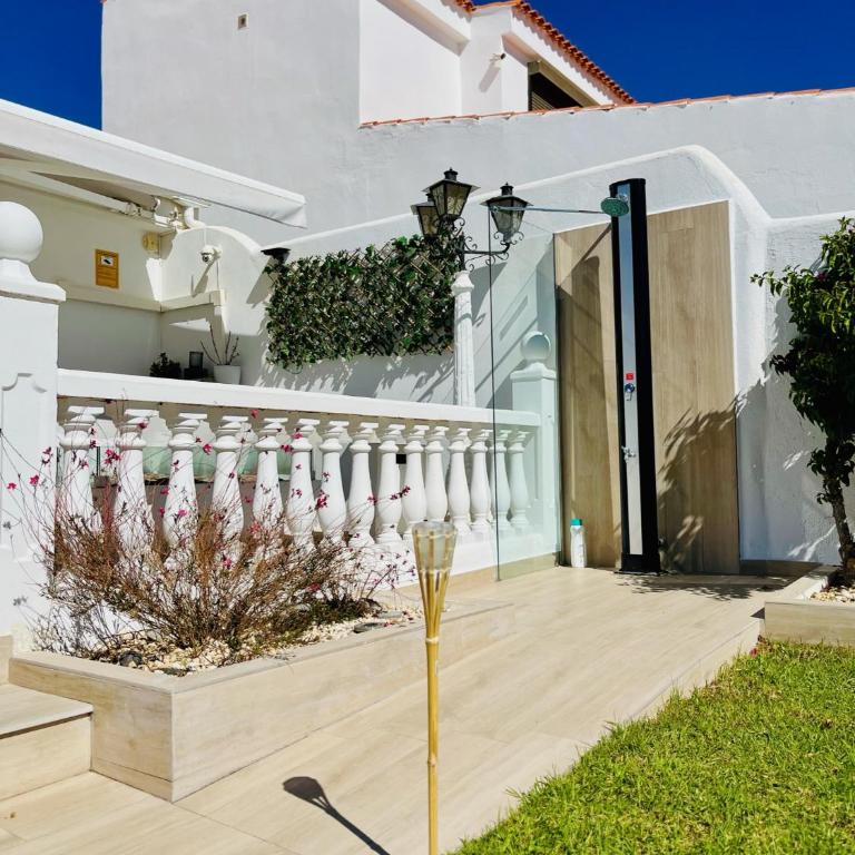 Luxury Villa with sea view, private jacuzzi & heated pool - Villa - 40