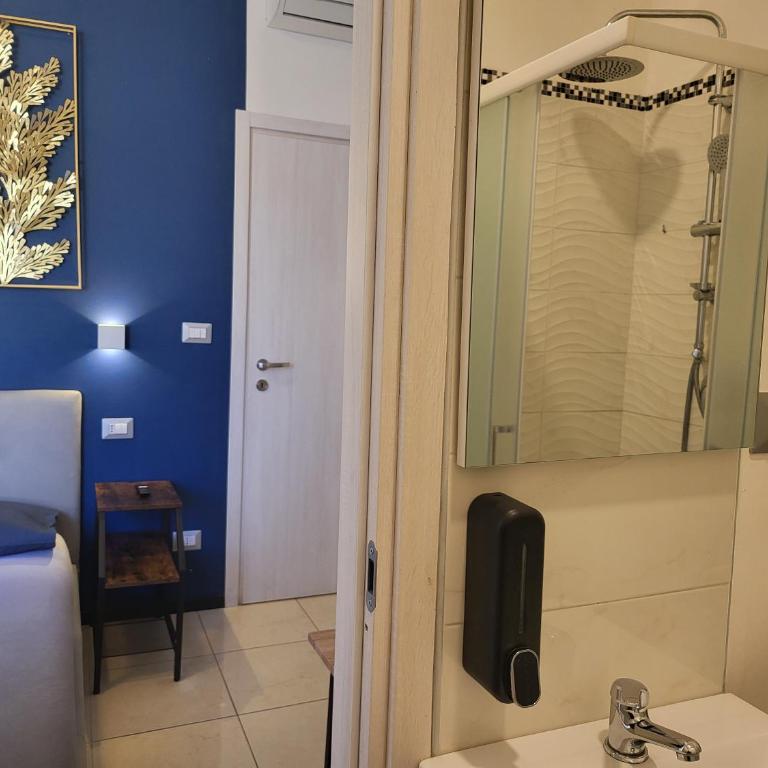 5 min Stazione - 4 Piano Senza Ascensore - Double Room with Private Bathroom - 6
