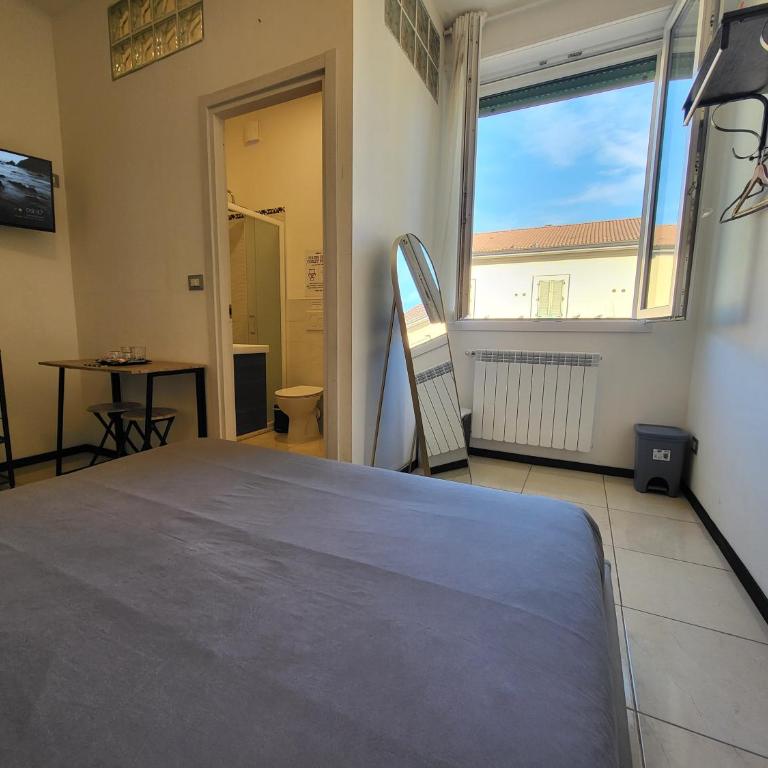 5 min Stazione - 4 Piano Senza Ascensore - Double Room with Private Bathroom - 5