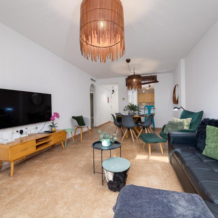 Mi Patio - Three-Bedroom Apartment - 16