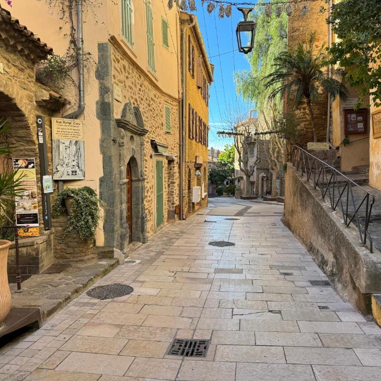 Studio Liège, vue mer au village de Bormes les Mimosas - Studio - Vue sur Mer - 19