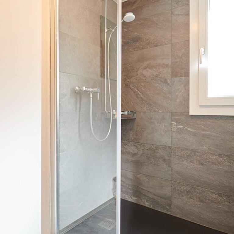Hotel Weisshorn - Zweibettzimmer mit Gemeinschaftsbad - 3