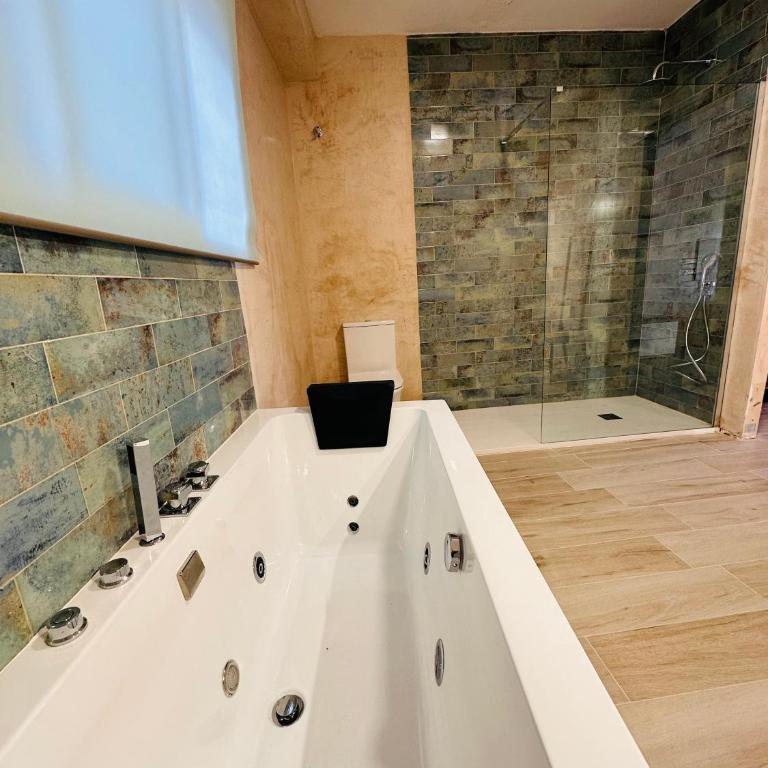 Cherry JACUZZI Apartment - Suite Deluxe con bañera de hidromasaje - 10