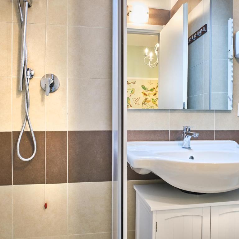 La Voliera - Double Room with Private Bathroom - 3