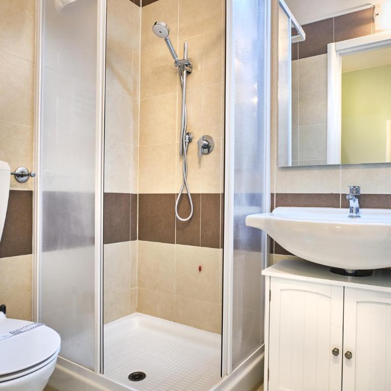 La Voliera - Double Room with Private Bathroom - 4