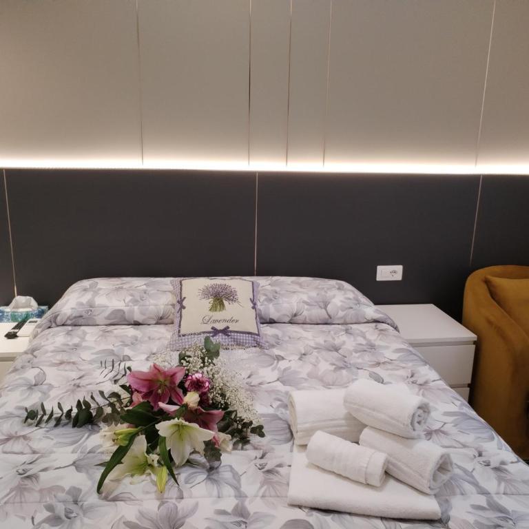 Arcobaleno Rooms Mestre-Venezia - Camera Matrimoniale con Bagno Privato - 1