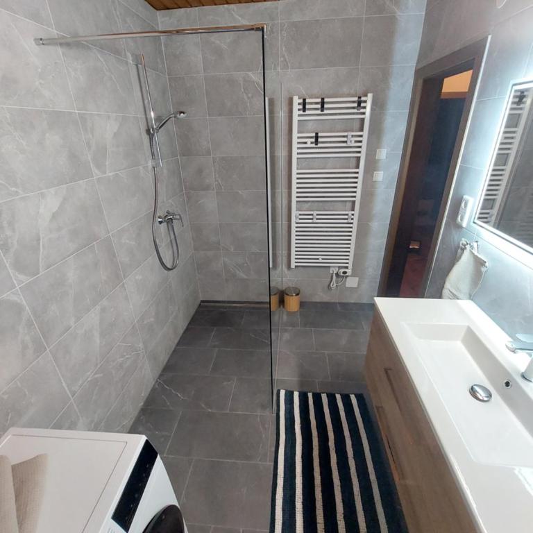 Stony Sea Apartments - Apartment with Balcony - 25
