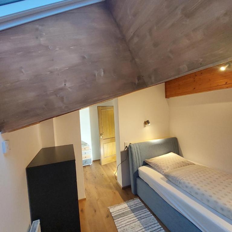 Stony Sea Apartments - Apartment with Balcony - 24