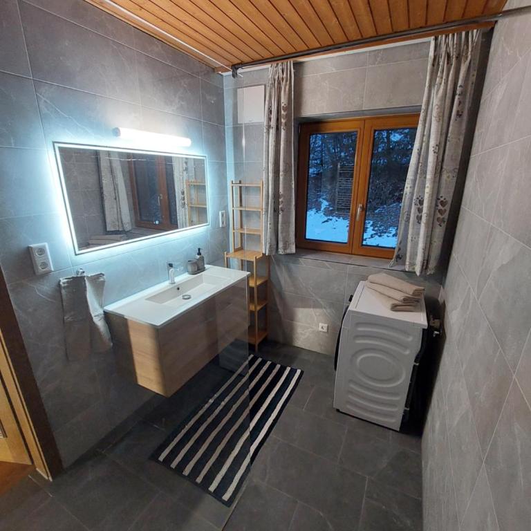 Stony Sea Apartments - Apartment with Balcony - 28
