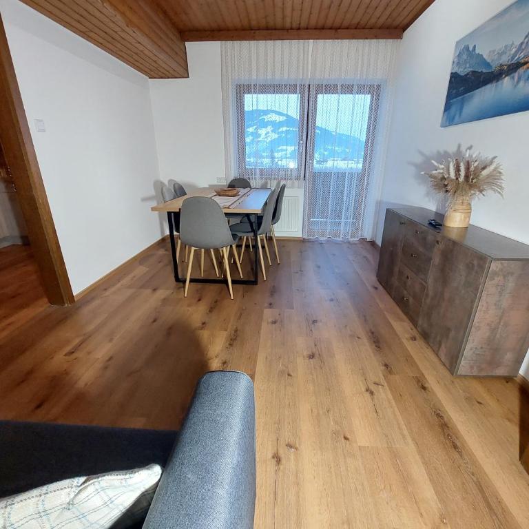 Stony Sea Apartments - Apartment with Balcony - 4