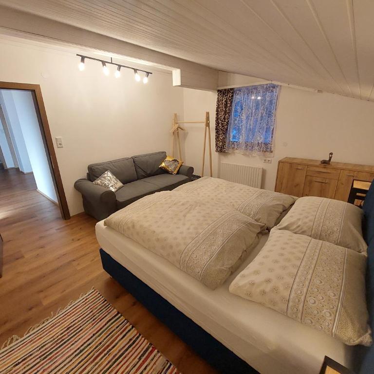 Stony Sea Apartments - Apartment with Balcony - 13