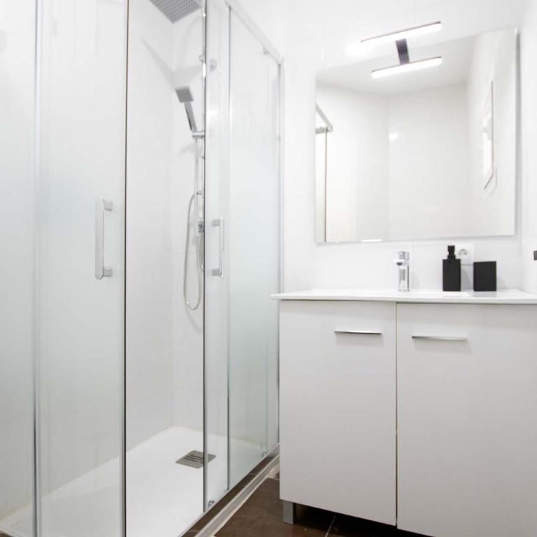 Puerto Banús - Modern apartment 5 minutes from the beach - One-Bedroom Apartment - 7