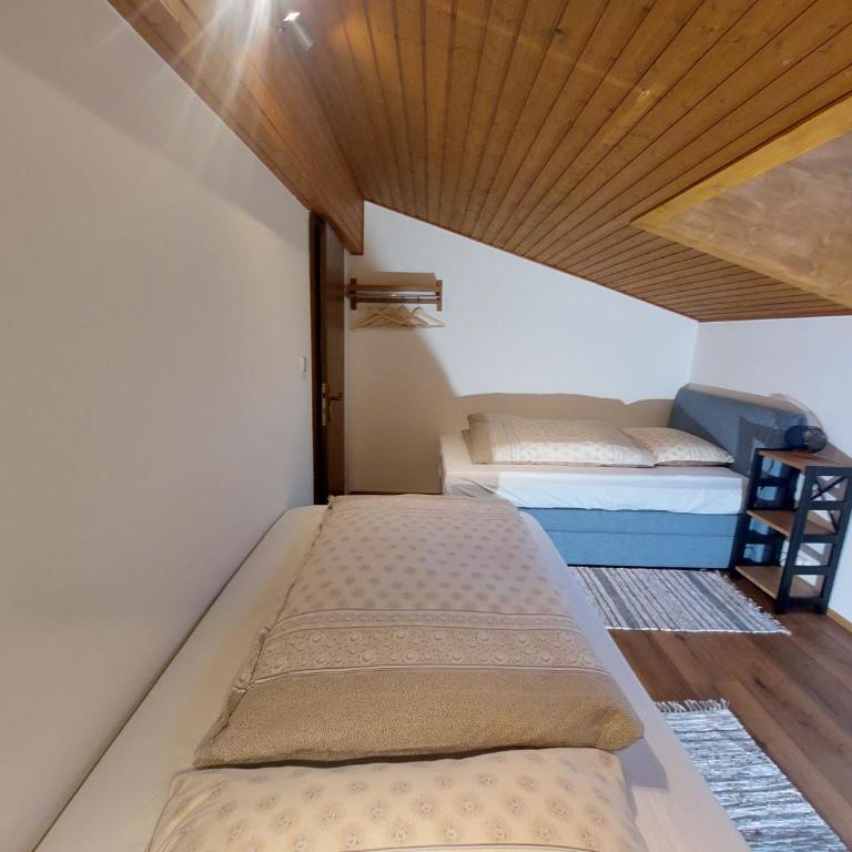 Stony Sea Apartments - Apartment with Balcony - 19