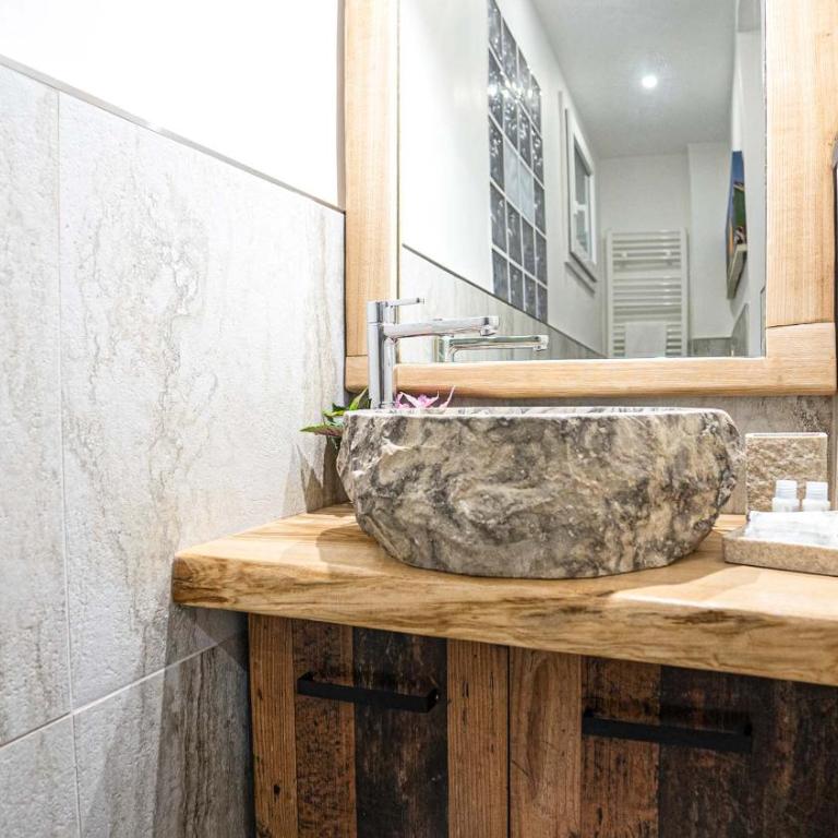 Penna Relais al Corso - Camera Matrimoniale con Bagno Privato - 3